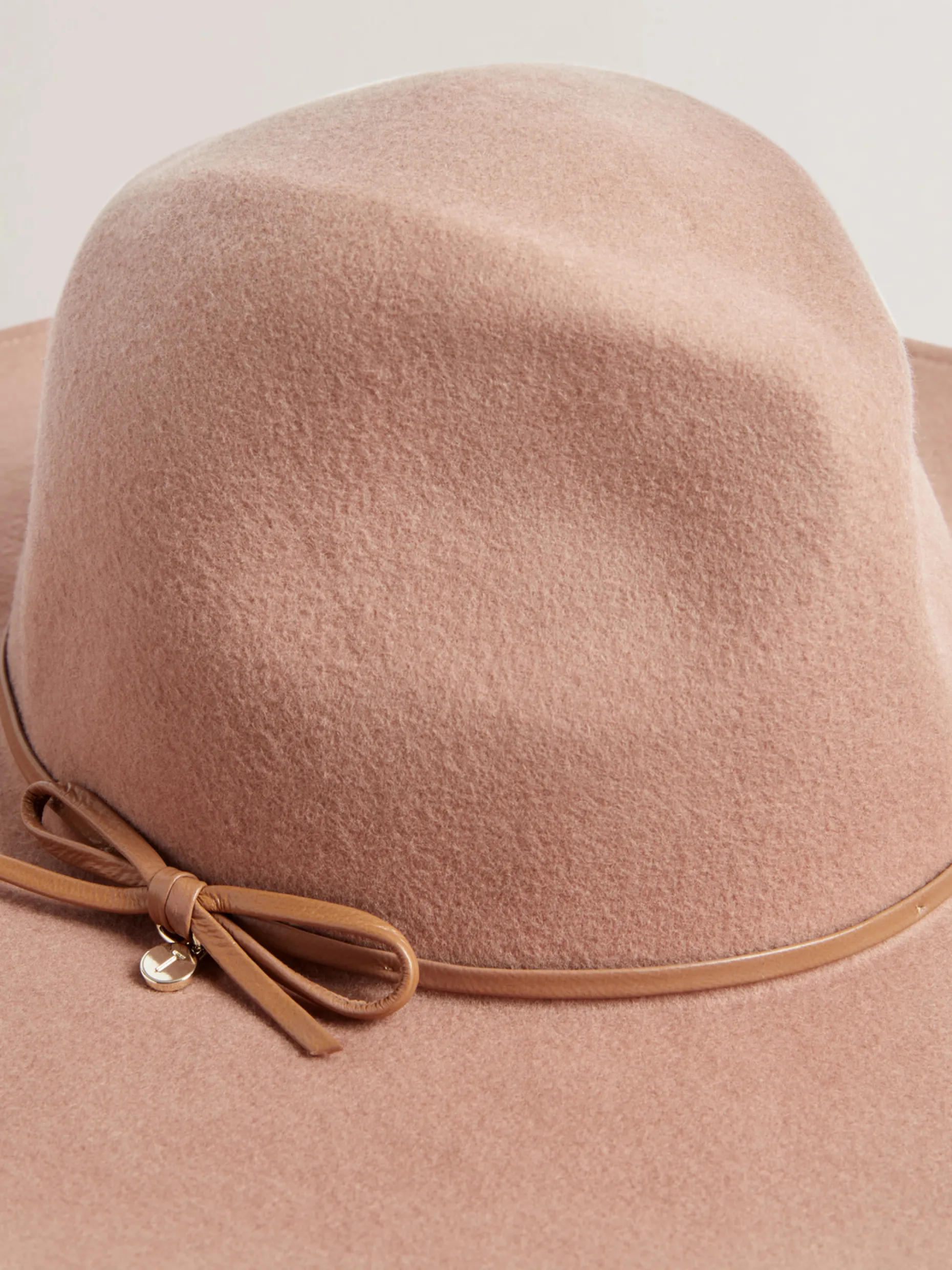 abbiiio_bow_detail_pure_w_1-1.webp Abbiiio Bow Detail Pure Wool Fedora Hat