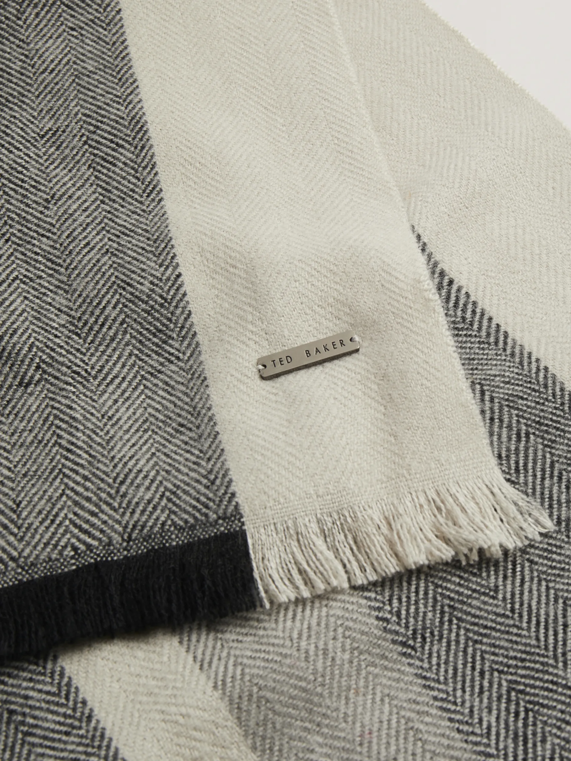 alfredi__striped_scarf_1.webp Alfredi Striped Scarf