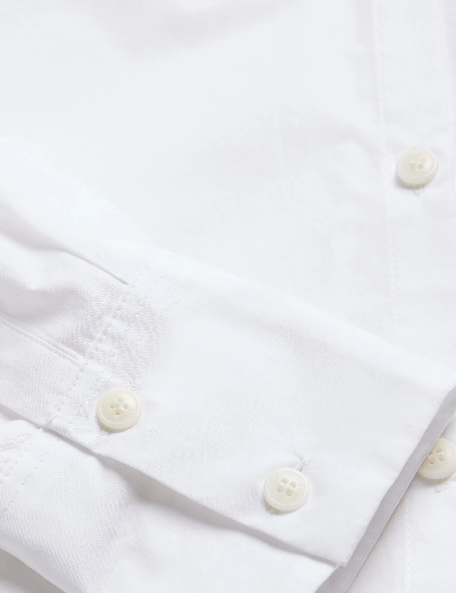 allai_oversized_corsage_d_2.webp Allai Oversized Corsage Detail Cotton Shirt