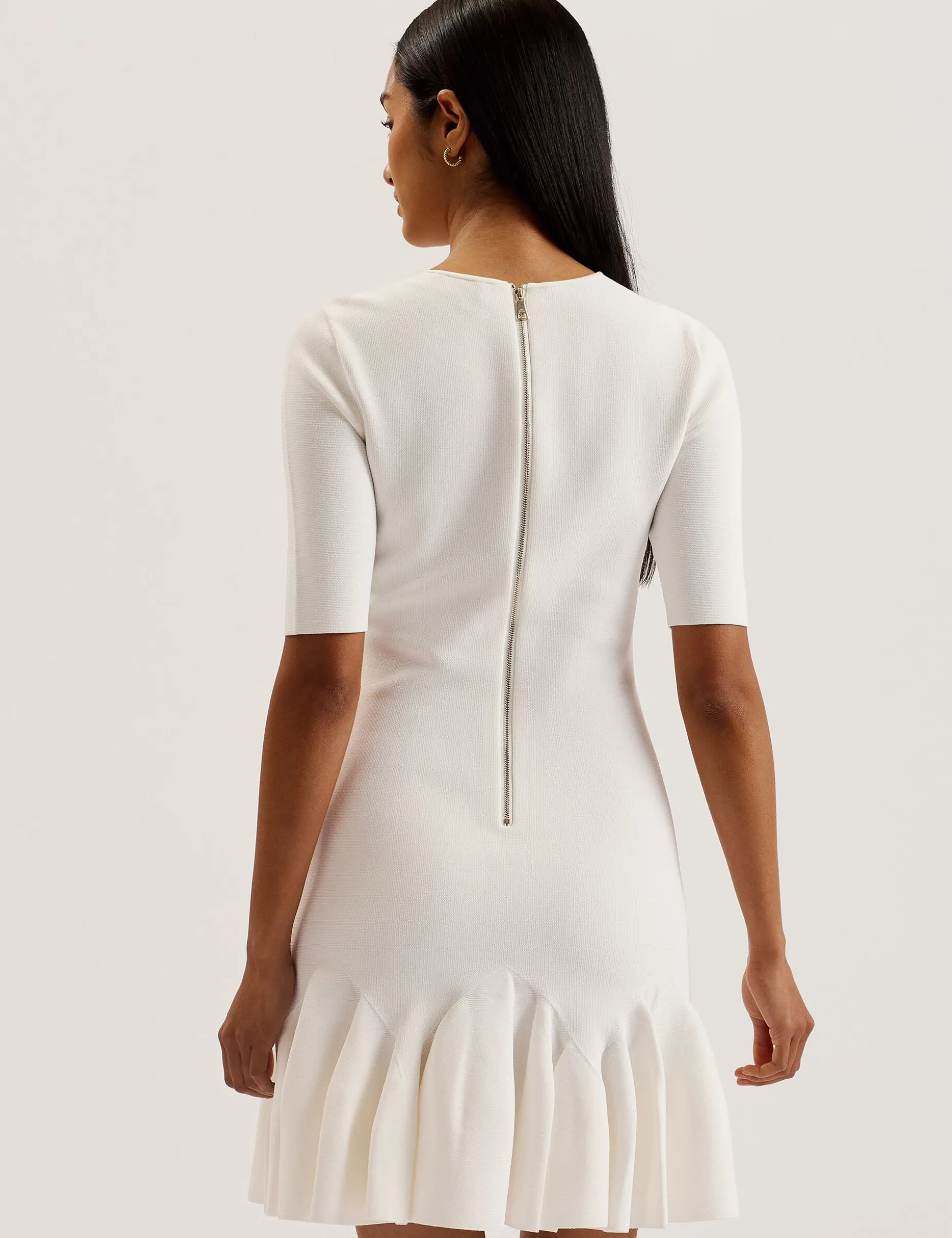 alzann_pleated_hem_knitte_3-1.webp Alzann Pleated Hem Knitted Bodycon Mini Dress