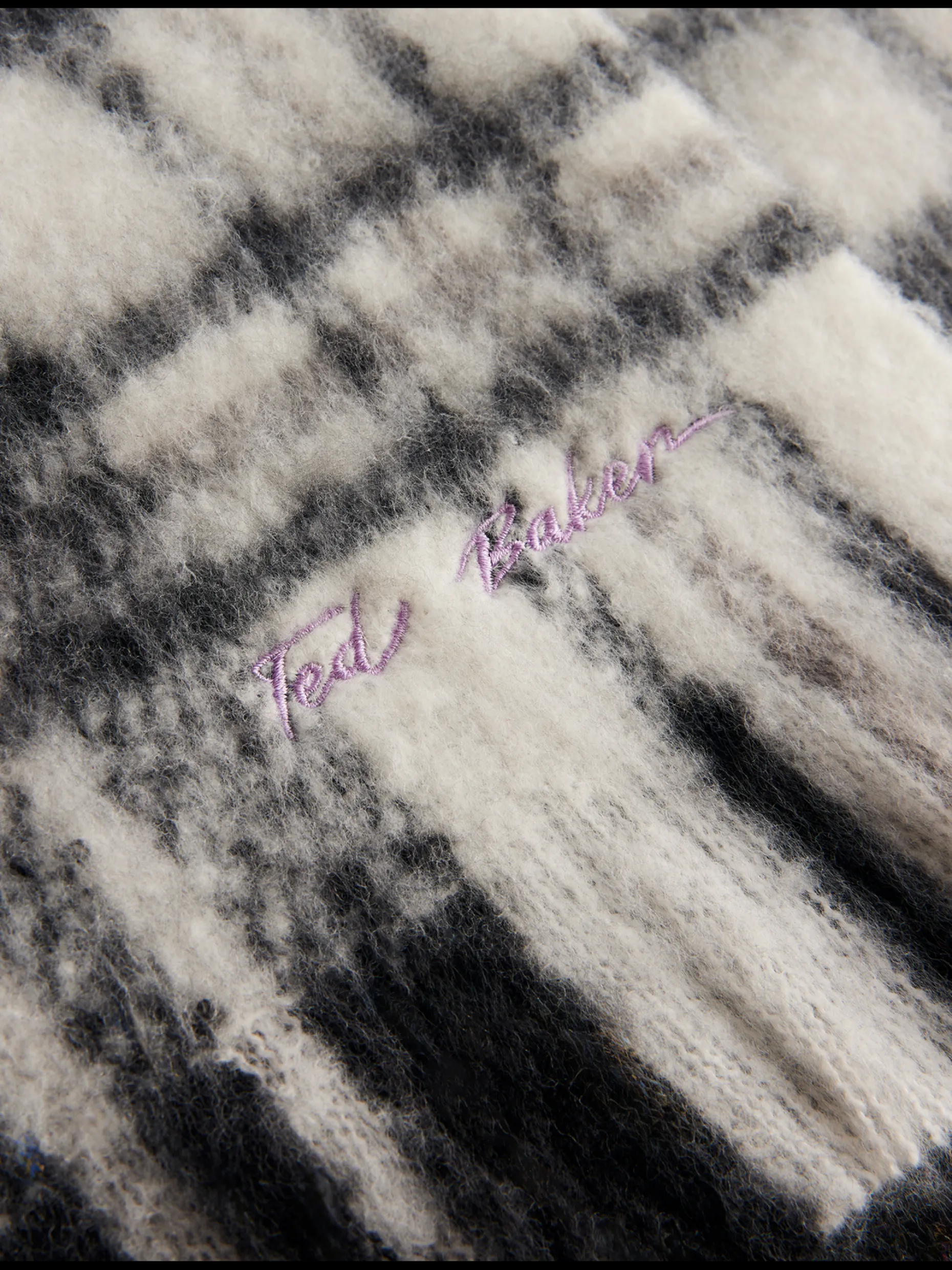 chellis_checked_fringed_e_1.webp Chellis Checked Fringed Edge Woven Scarf