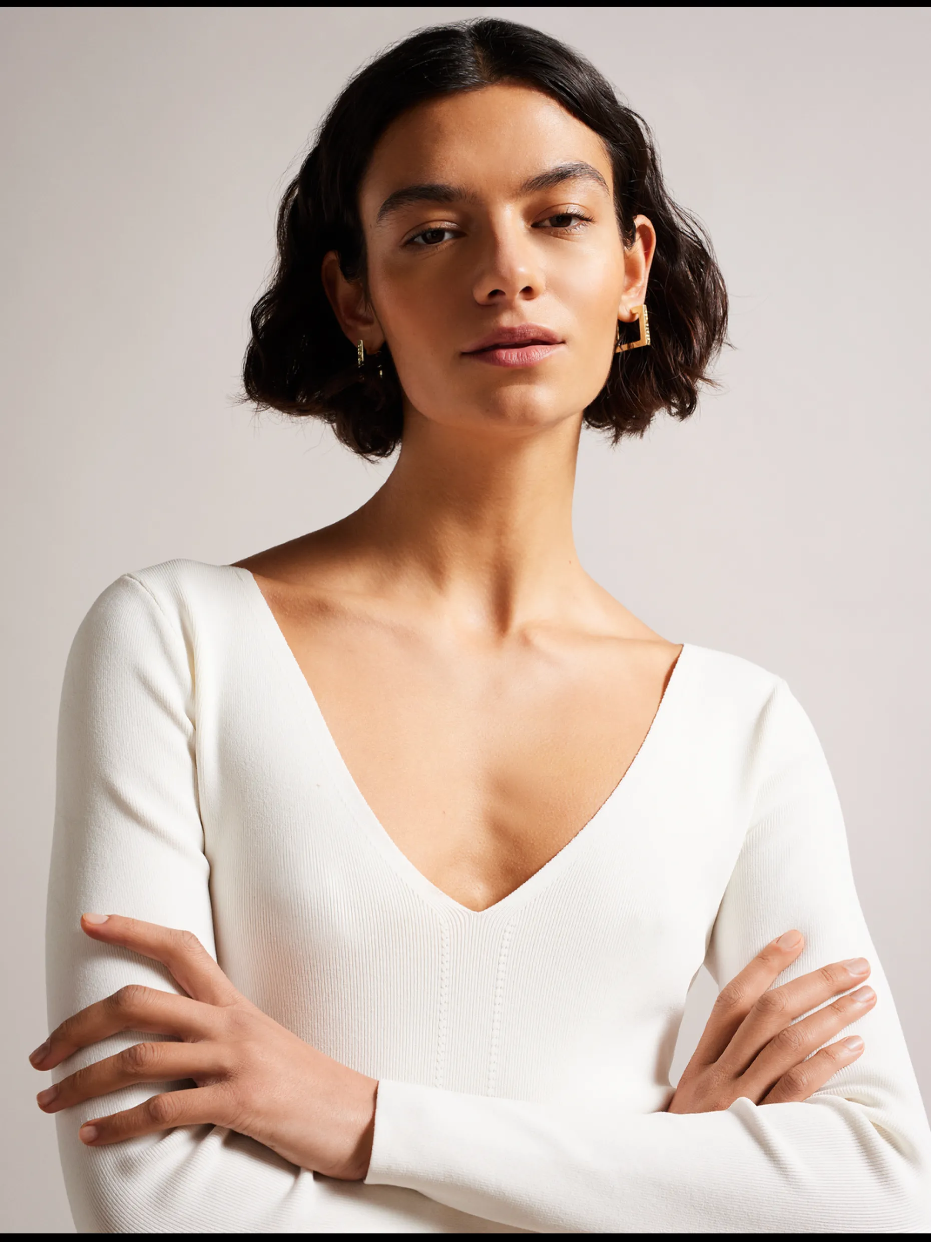 cileste_fitted_vneck_long_4.webp Cileste Fitted V-Neck Long Sleeve Knit Top