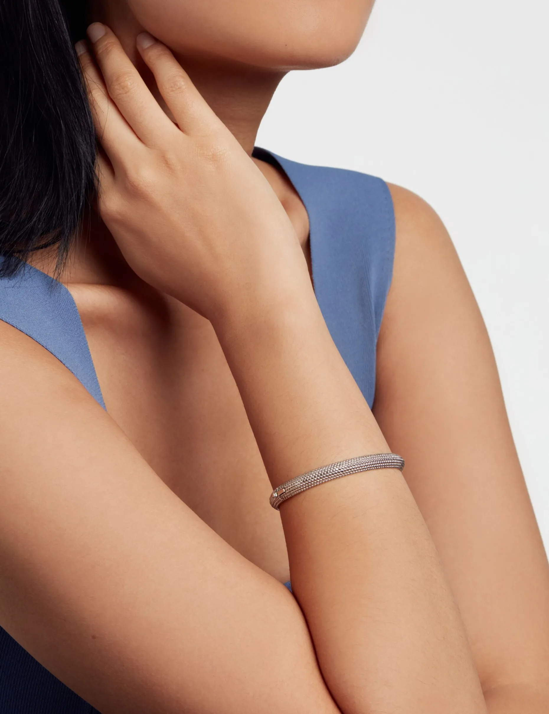 dotett_dotted_texture_hin_1-1.webp Dotett Dotted Texture Hinged Bangle Bracelet