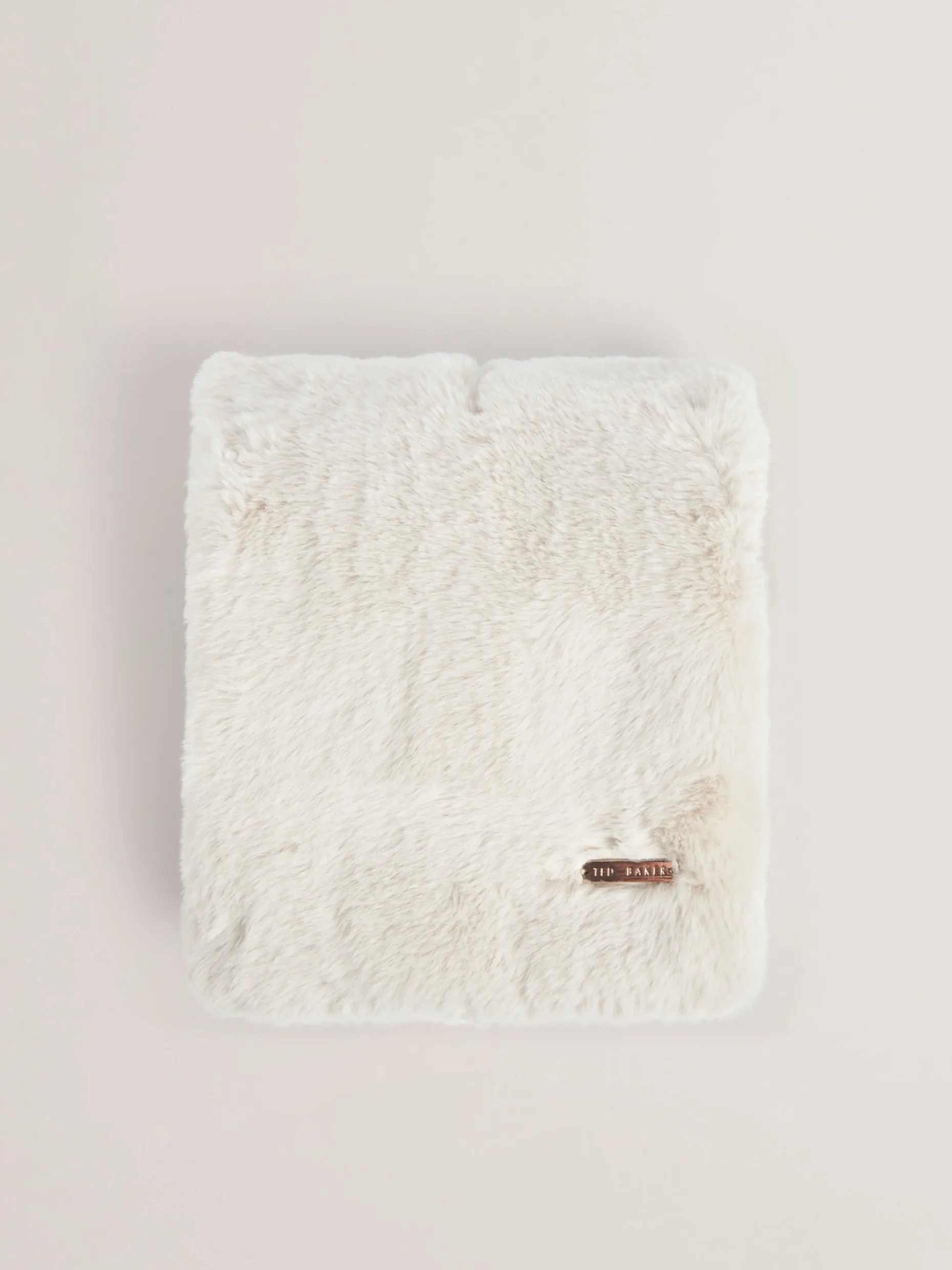 emaaaas_faux_fur_loopthro_0.webp Emaaaas Faux Fur Loop-Through Stole Scarf