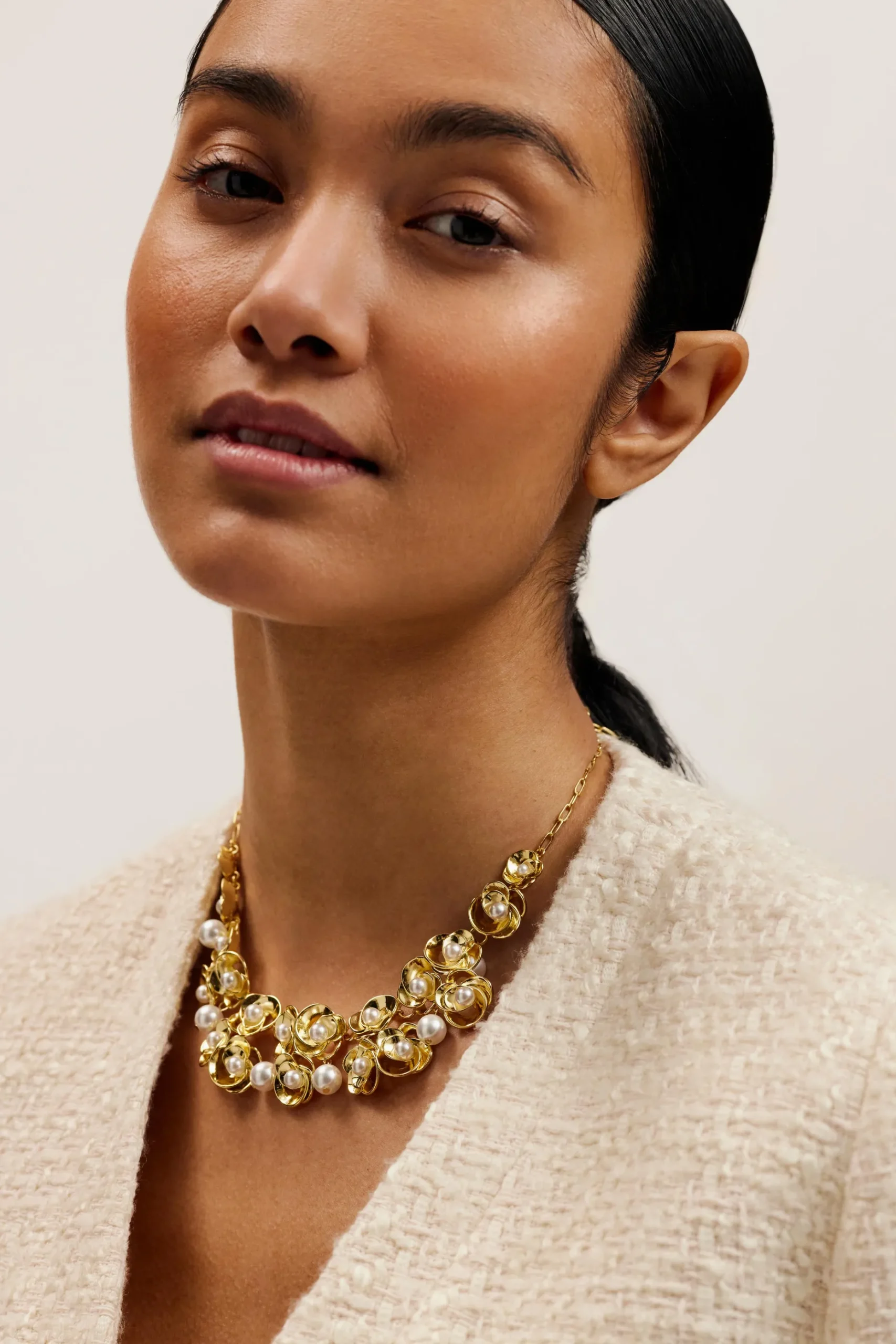 floressa_pearl_flower_nec_1.webp Floressa Pearl Flower Necklace