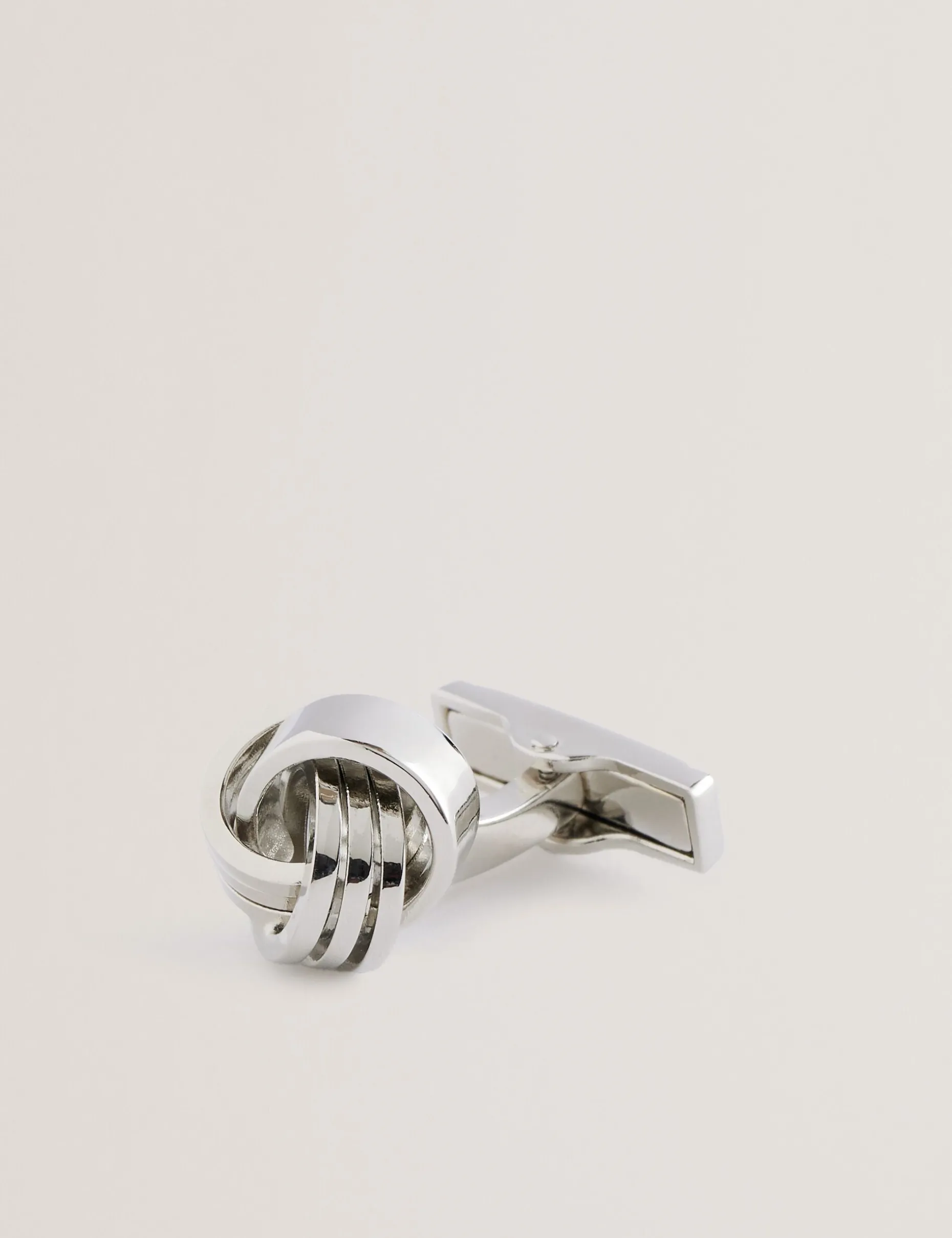 knoted_knotted_shiny_meta_2.webp Knoted Knotted Shiny Metal Cufflinks