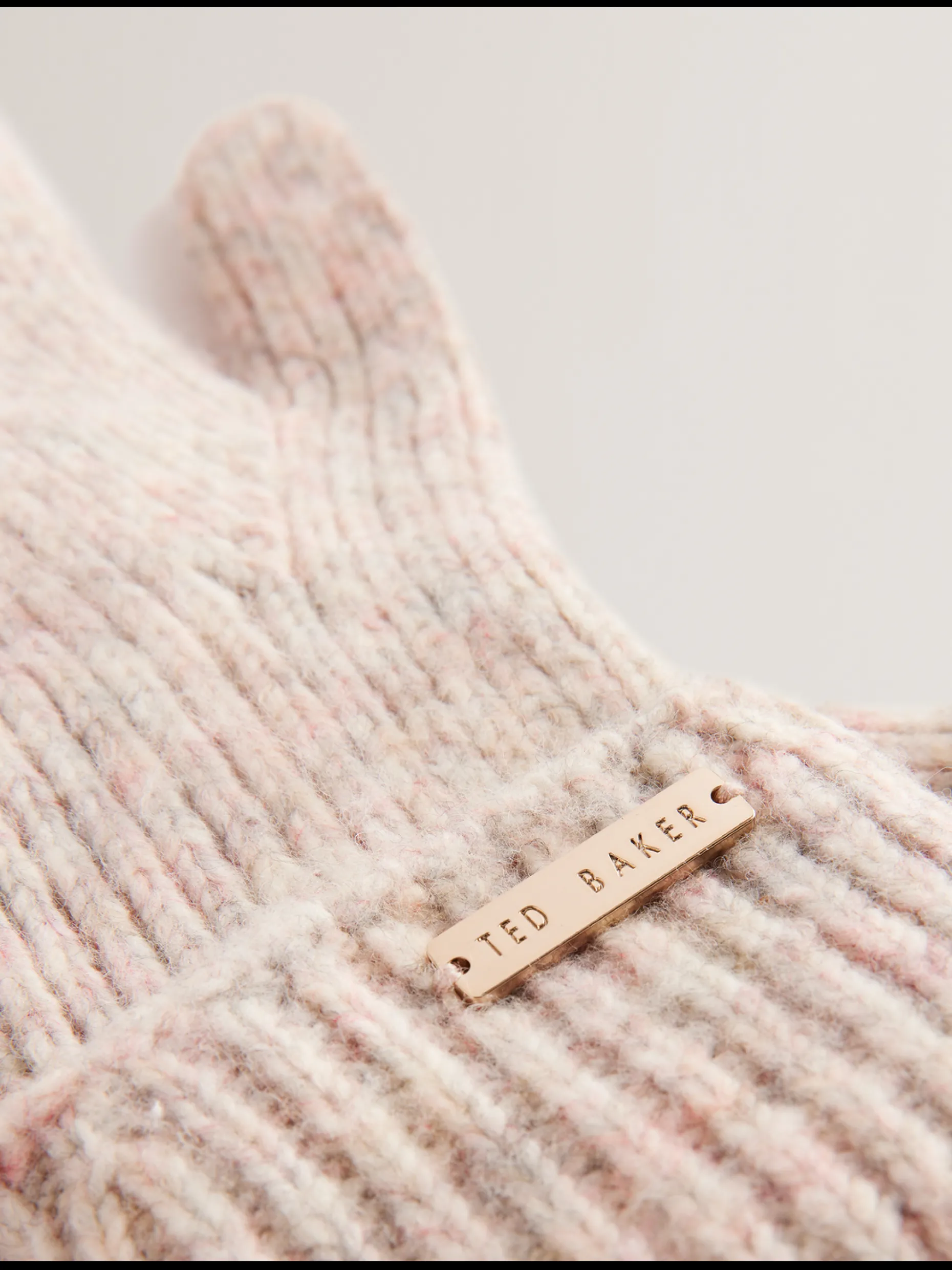 lidiie_wool_blend_ribbed__1.webp Lidiie Wool Blend Ribbed Knit Gloves