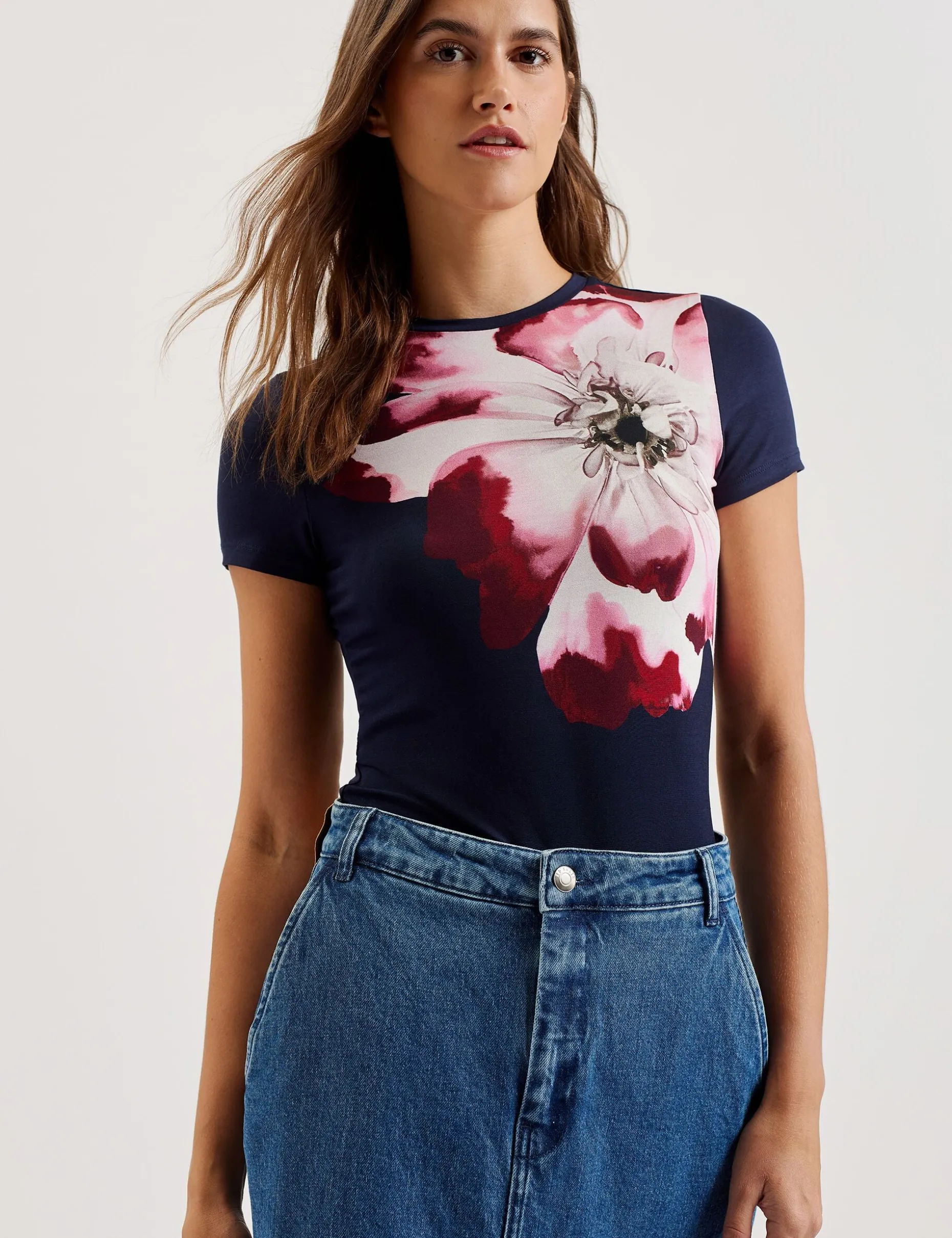 louannn_placement_print_c_2.webp Louannn Placement Print Crew Neck Fitted T-Shirt