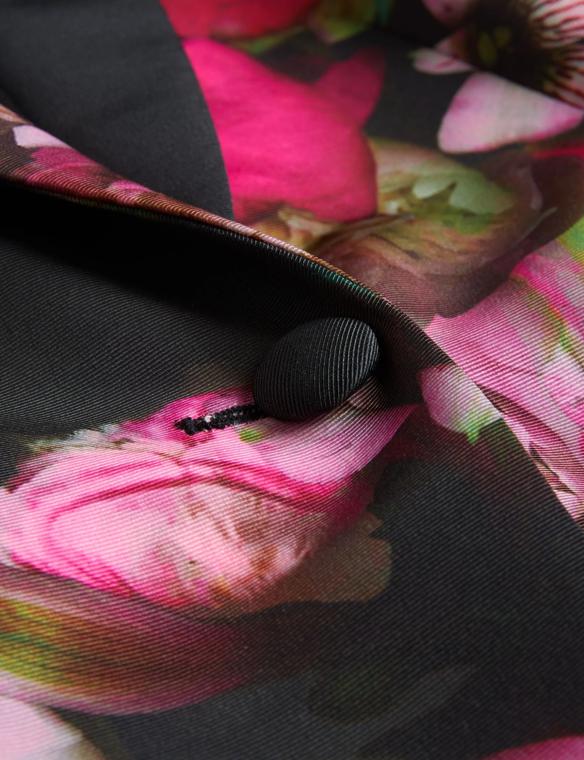 okuni_fitted_floral_print_2.webp Okuni Fitted Floral Print Tailored Jacket