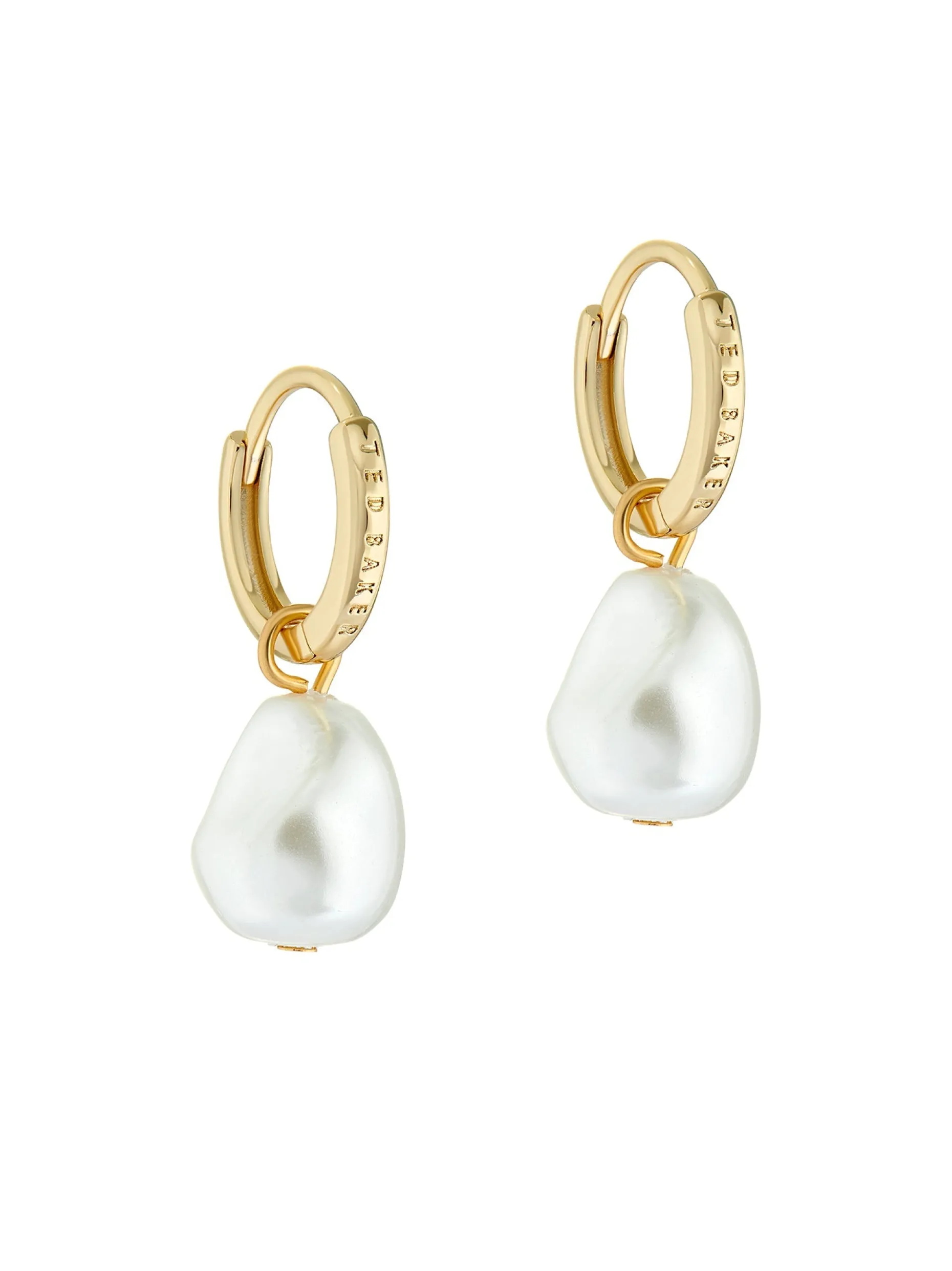 periaa_pearl_drop_pendant_0.webp Periaa Pearl Drop Pendant Huggie Earrings