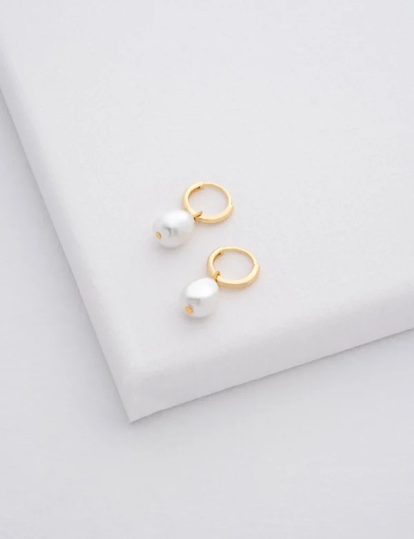Periaa Pearl Drop Pendant Huggie Earrings