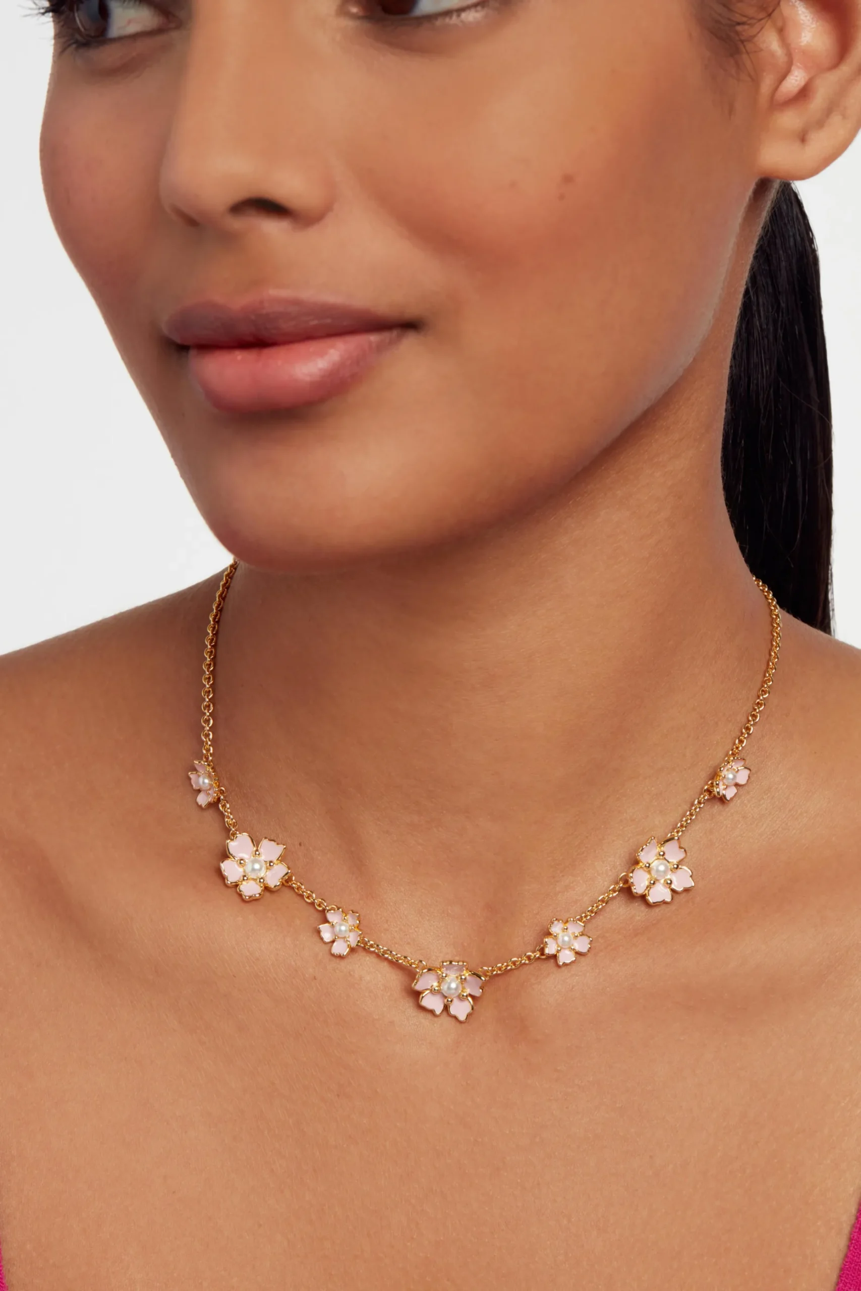 petia_painted_flower_neck_1.webp Petia Painted Flower Necklace