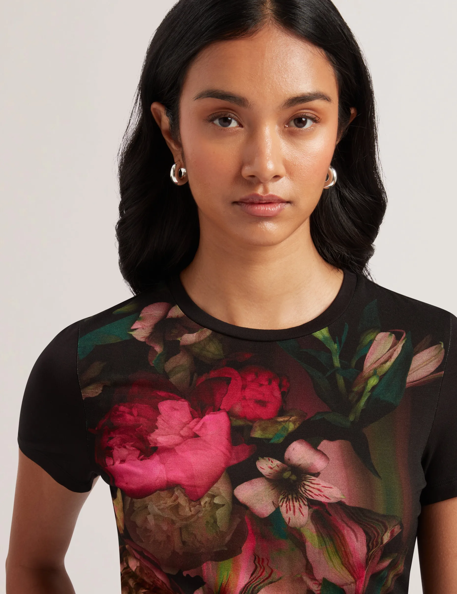 sunnyy_blurred_floral_pri_2.webp Sunnyy Blurred Floral Print Slim Fit T-Shirt