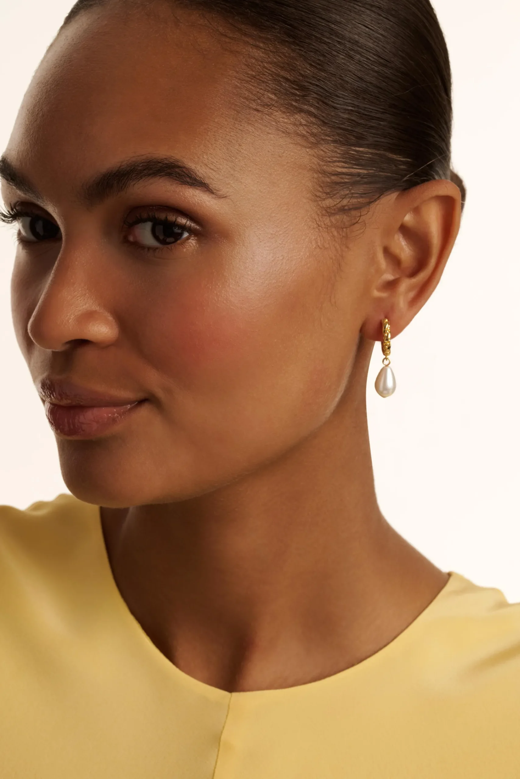 tilly_twisted_pearl_drop__1.webp Tilly Twisted Pearl Drop Earrings