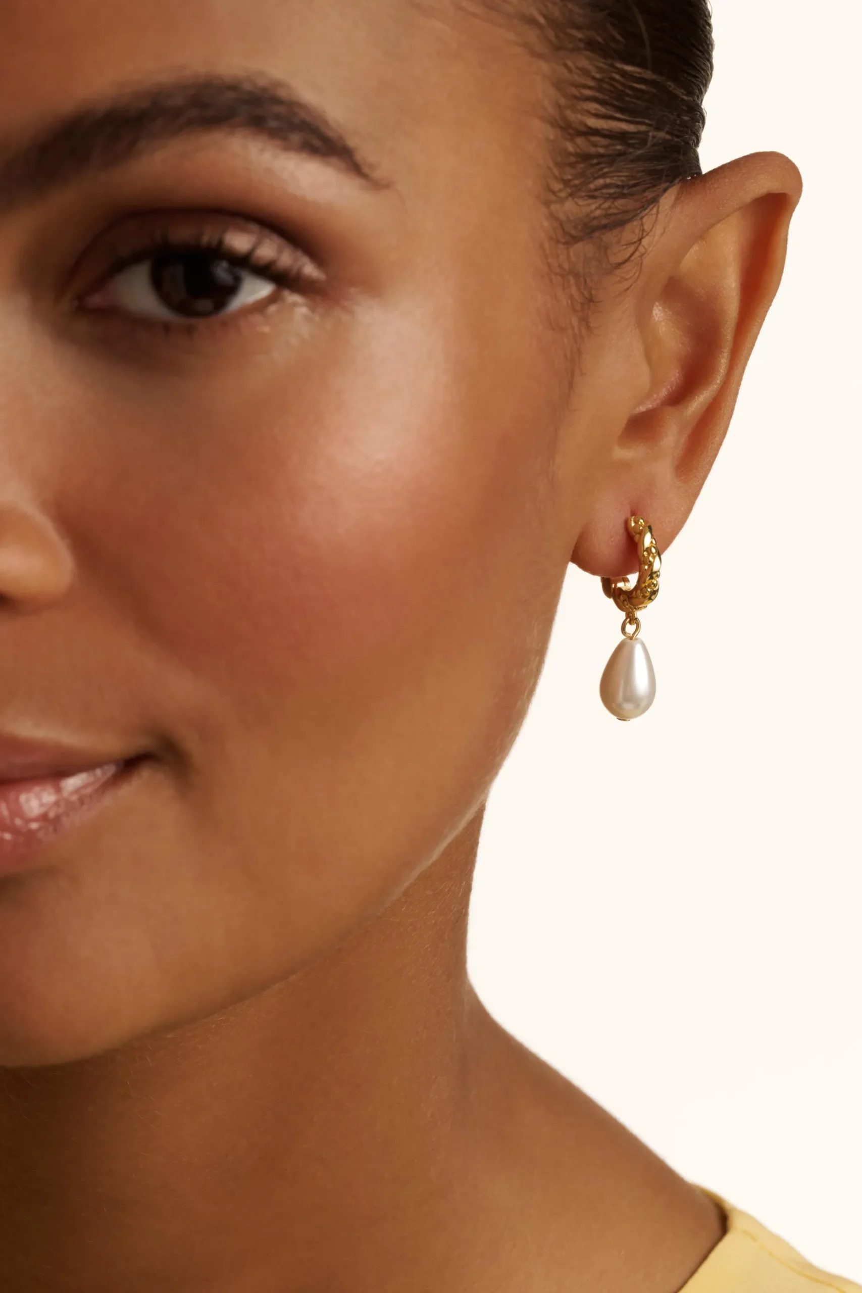 tilly_twisted_pearl_drop__3.webp Tilly Twisted Pearl Drop Earrings
