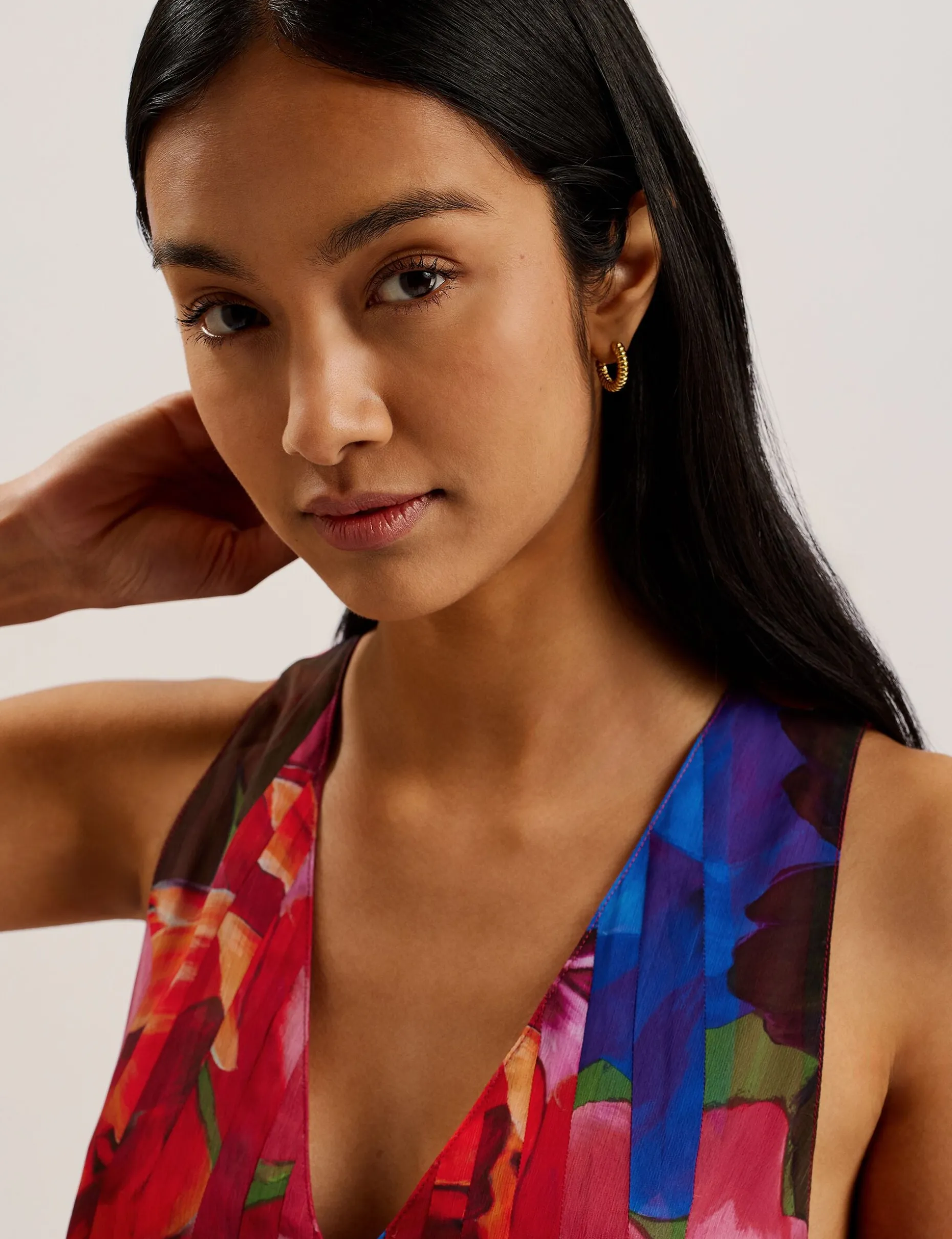 vernoge_organza_tropical__1.webp Vernoge Organza Tropical Bloom V-neck Pleated Top